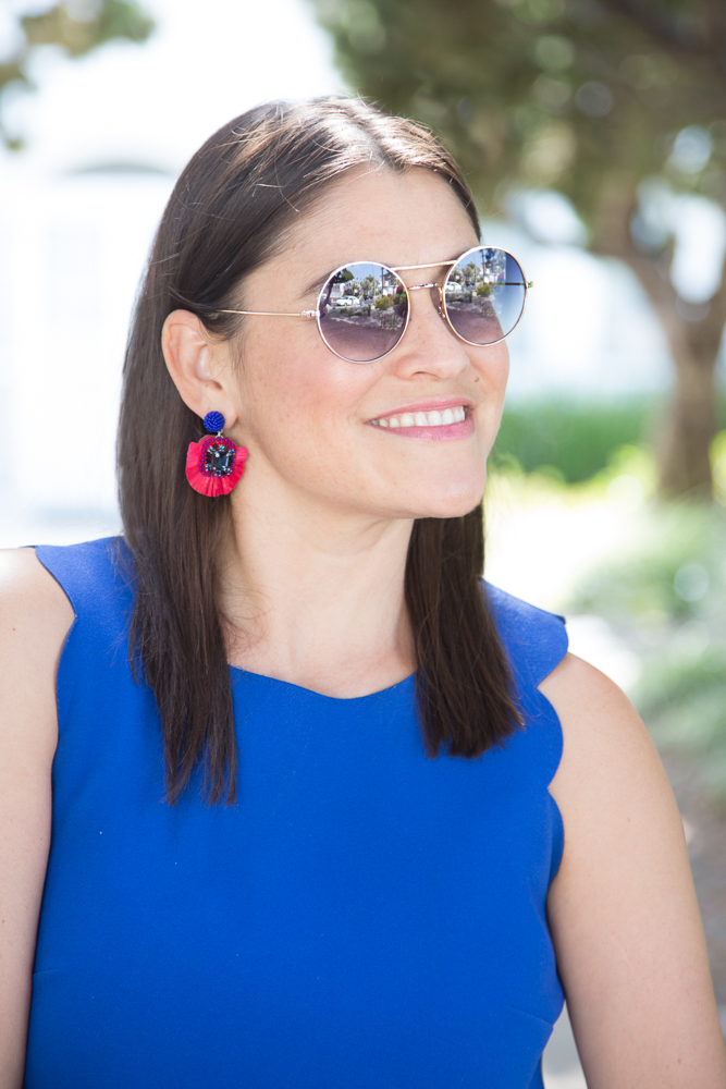 minimalist fashion blogger blue round sunglasses