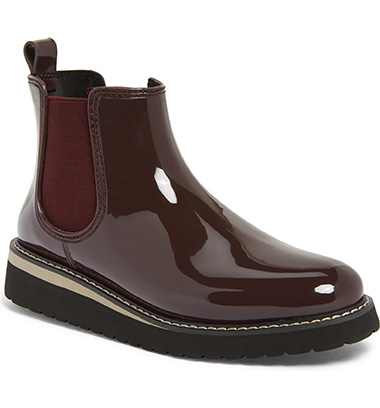 https://vstyleblog.com/wp-content/uploads/2019/04/cougar-kensington-chelsea-rain-boot-stylish-walking-shoes.jpeg