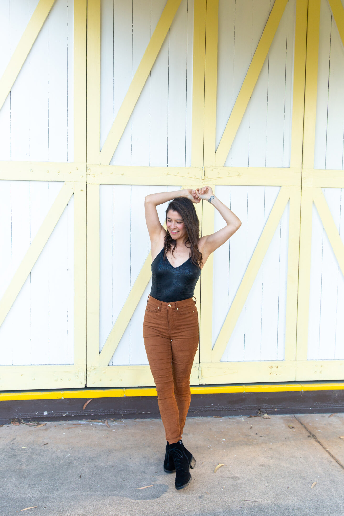 What Colors Go Well With Tan Pants - VSTYLE