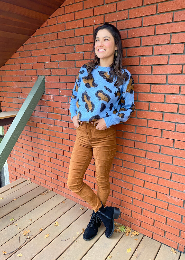 what color goes with tan