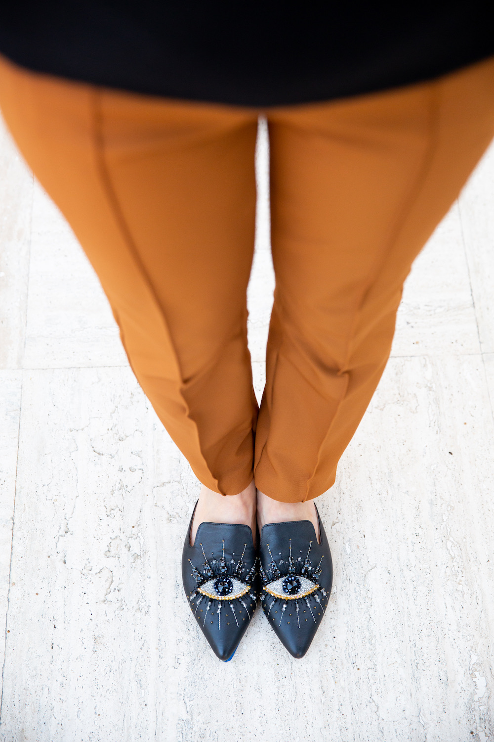 what shoes go with tan pants