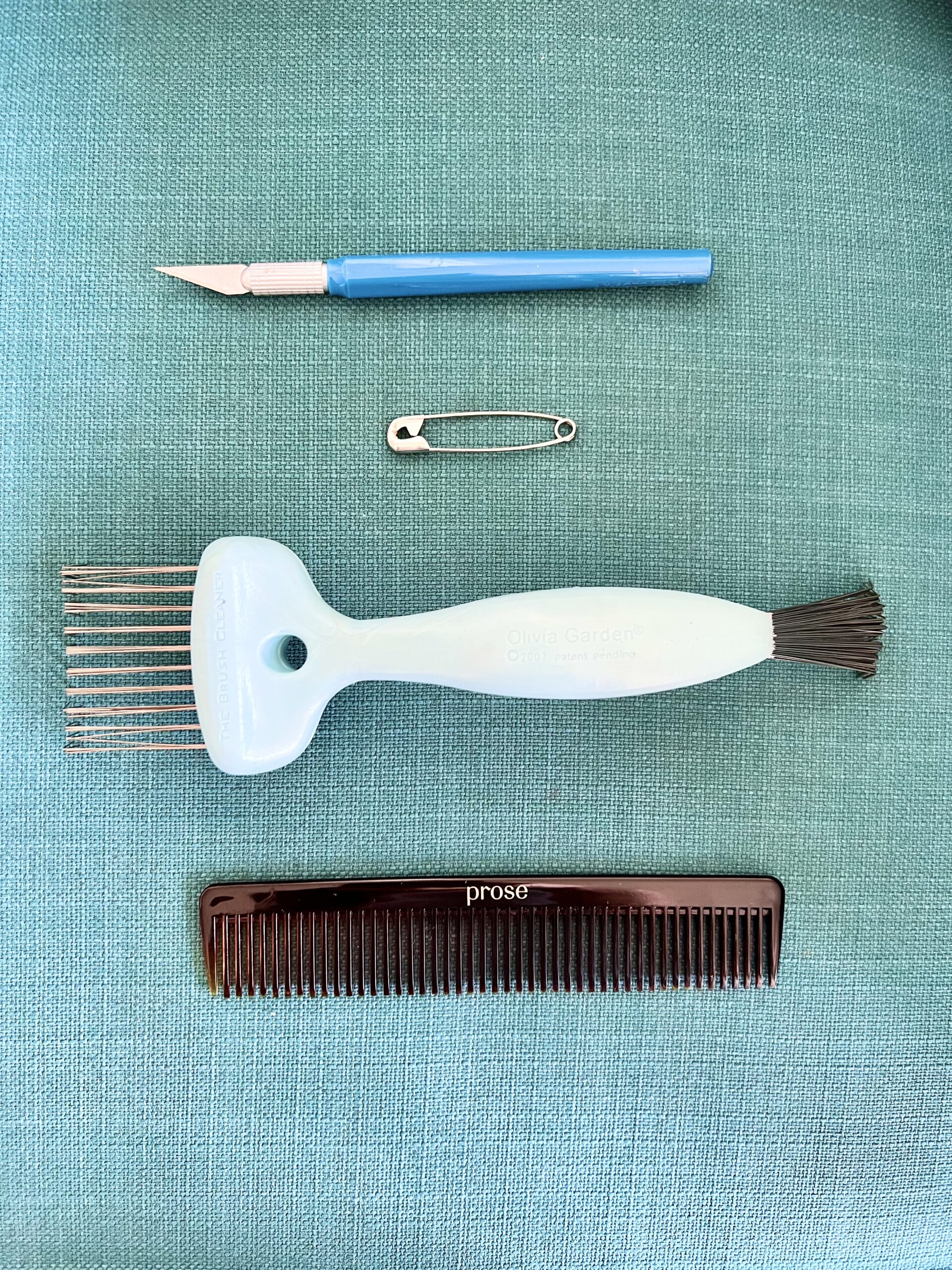 How to Clean Your Comb, Hair Brush Cleaning Tips