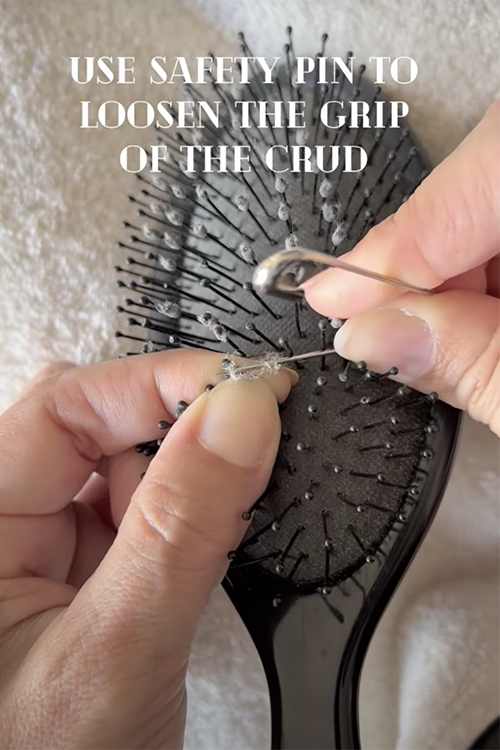 how to clean your Wet Brush