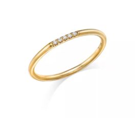 how to stack gold rings