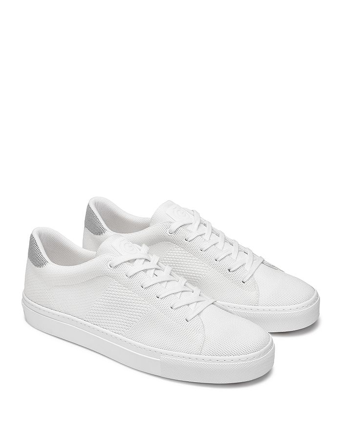 how to wear white sneakers