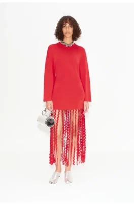 how to wear red